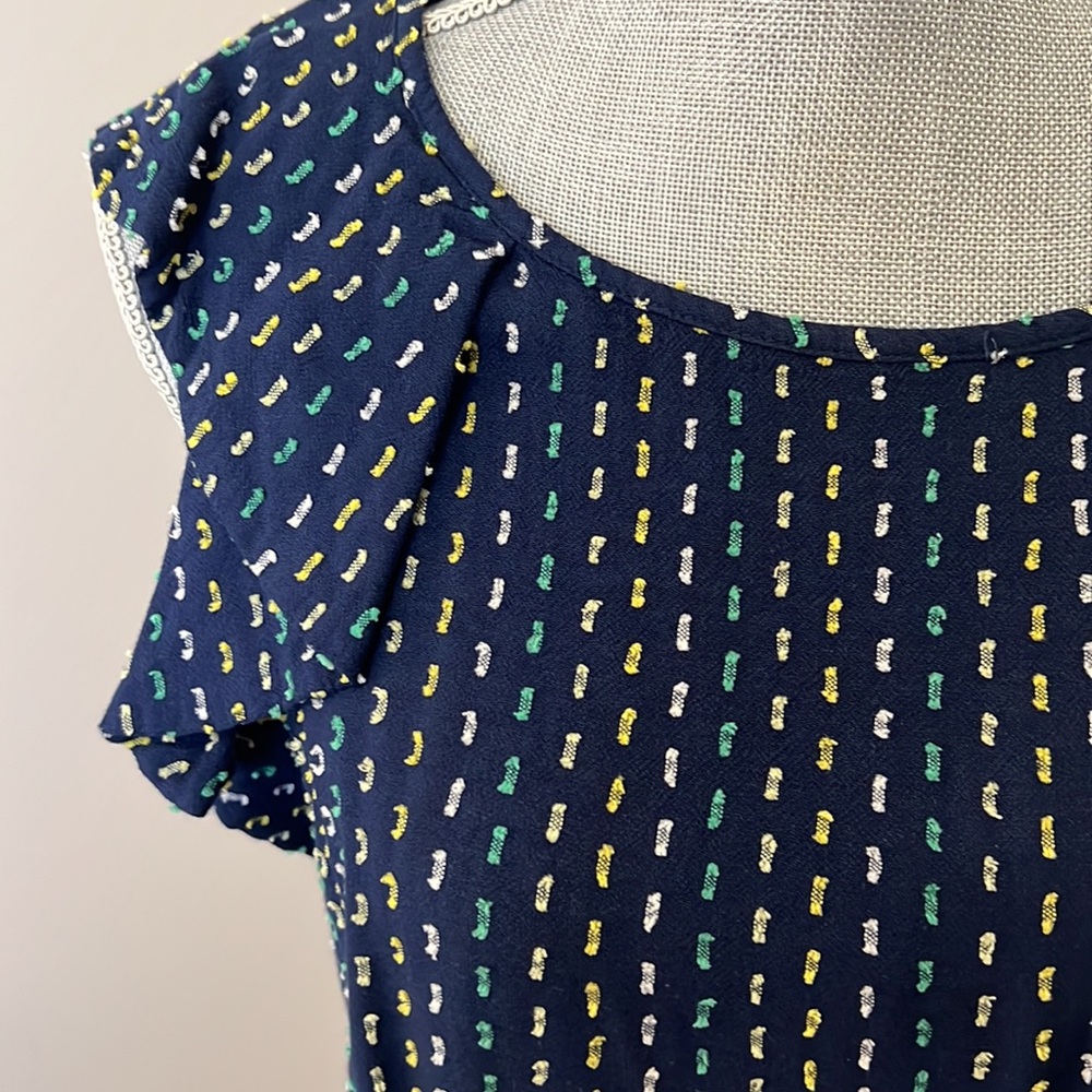 LOFT Clip Ruffle V-Back Shell in Multi Navy size Medium - Picture 6 of 11